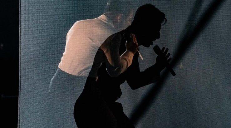 Γνωστός Έλληνας τραγουδιστής μόλις αποκάλυψε δημόσια πως είναι ομοφυλόφιλος