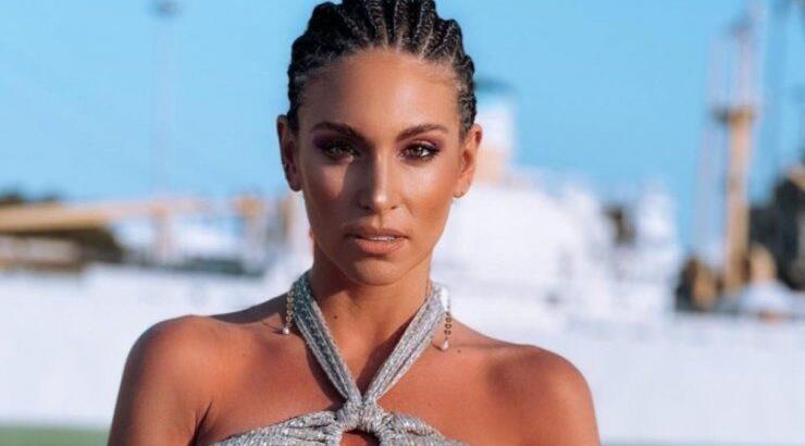 Αθηνά Οικονομάκου: Σύσσωμη η οικογένειά της πρωταγωνιστεί σε βιβλίο! [εικόνα]