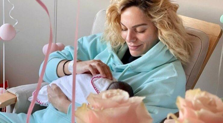 Ιωάννα Μαλέσκου: Έκανε την πρώτη βόλτα με την νεογέννητη κόρη της [εικόνα]