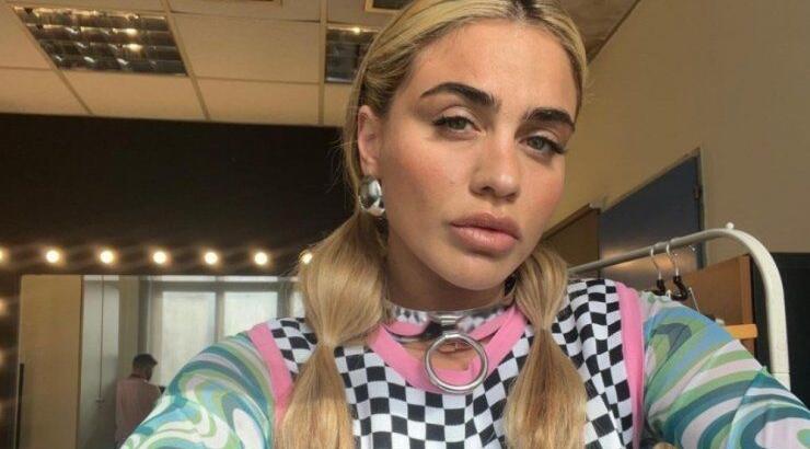 Κόνυ Μεταξά: "Όταν ήμουν μικρή είχα ένα φρύδι, πάρα πολλές τρίχες, έμοιαζα με μικρό τερατάκι" 