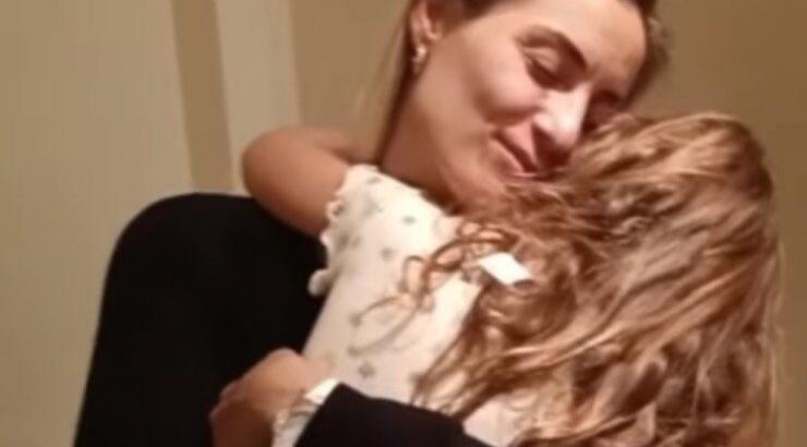 Ελεονώρα Μελέτη: Στόλισε χριστουγεννιάτικα το σπίτι της με οδηγίες από την κόρη της [εικόνες]