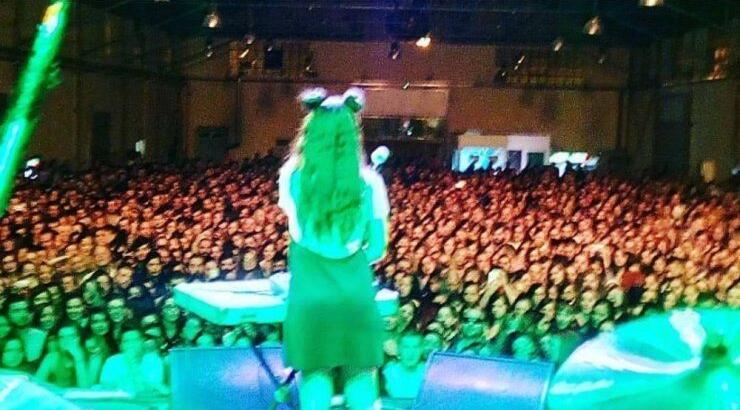 Ελληνίδα τραγουδίστρια εξομολογείται: "Ντρεπόμουν να έρθει να με πάρει ο μπαμπάς μου γιατί είναι μαύρος" [βίντεο]