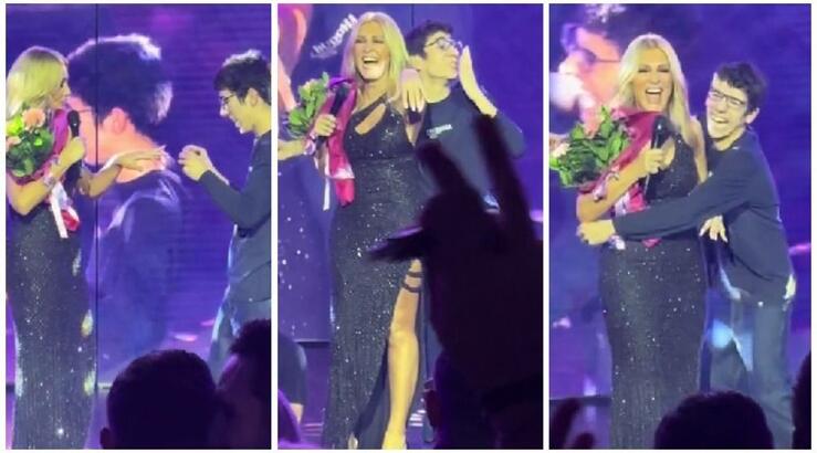 Νατάσα Θεοδωρίδου: Δέχθηκε πρόταση γάμου στη σκηνή - Φόρεσε το μονόπετρο [βίντεο]