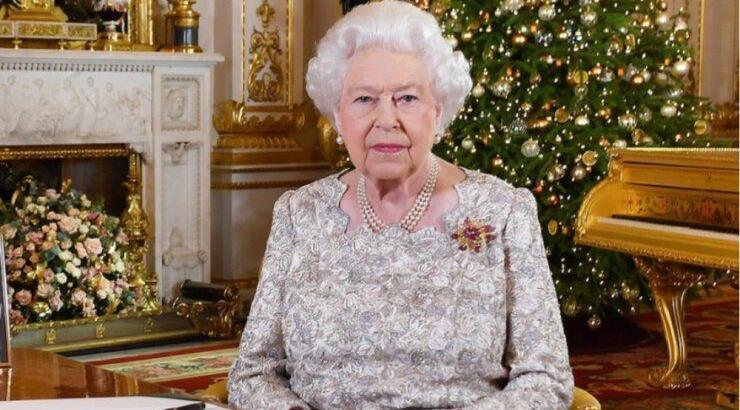 Βασίλισσα Ελισάβετ: Η αλλόκοτη συνήθεια που έχει στα χριστουγεννιάτικα τραπέζια και μας ξάφνιασε