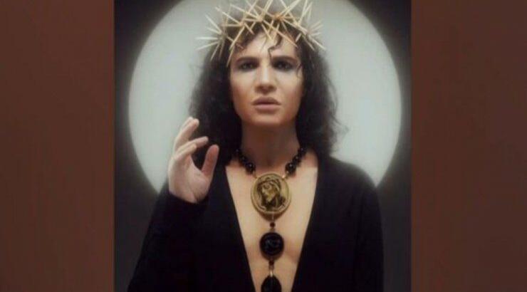 Παντελής Καναράκης: Φωτογραφήθηκε ως Ιησούς Χριστός και προκάλεσε αντιδράσεις [βίντεο]