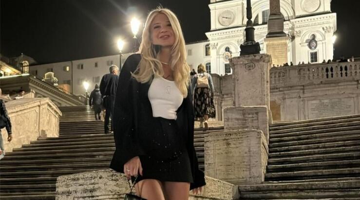 Φαίη Σκορδά: Απαντά για το ταξίδι και τον ποδοσφαιριστή - "Χαίρομαι που θέλετε να είμαι ερωτευμένη" [βίντεο]