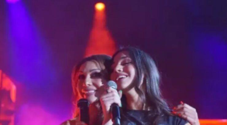 Δέσποινα Βανδή: Η μουσική συνύπαρξη on stage με την κόρη της, Μελίνα [εικόνες & βίντεο]