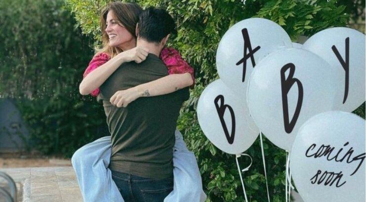 Μαίρη Συνατσάκη: Ποζάρει με φουσκωμένη κοιλίτσα και ο Ίαν Στρατής την χαϊδεύει [εικόνες]