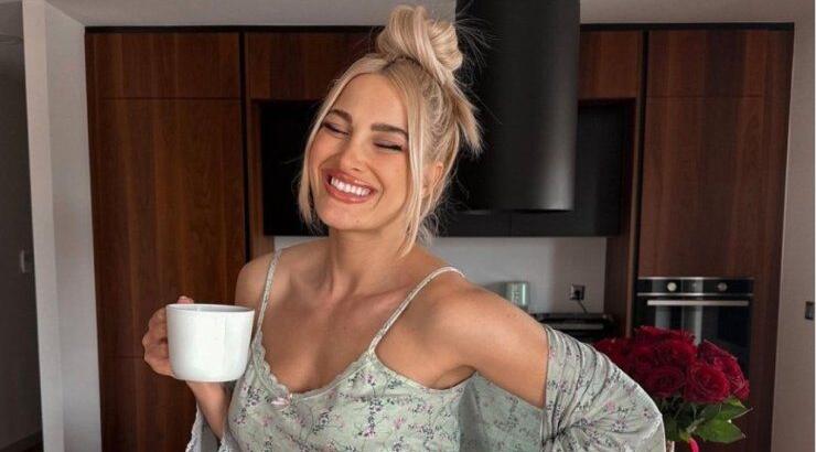 Ιωάννα Τούνη: Ποζάρει γυμνή και σχολιάζει: "Είμαι μητέρα, ποια είναι η υπερδύναμή σου;" [εικόνα]