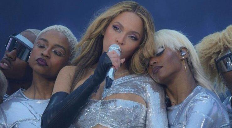 Beyonce: Ανέβασε στη σκηνή την κόρη της σε συναυλία της και έγινε viral [βίντεο] 