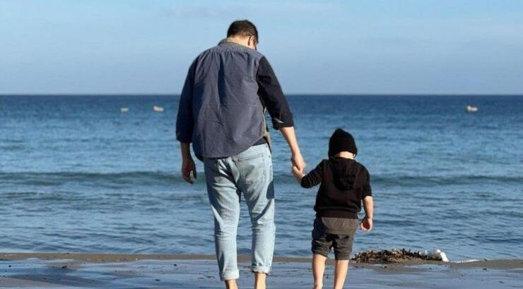 Έλληνας παρουσιαστής βγήκε με το νεογέννητο μωρό του στην εκπομπή του