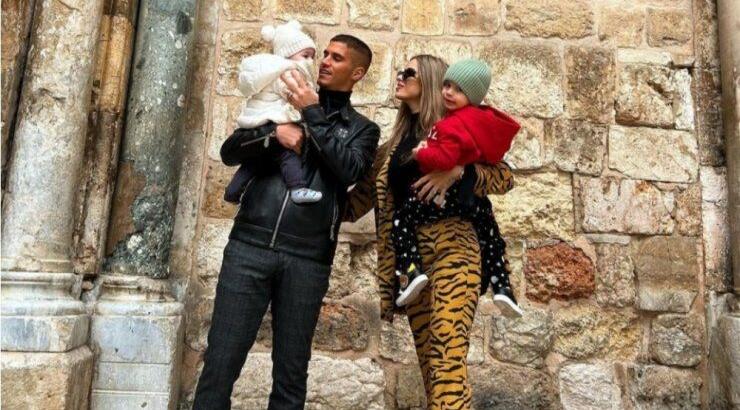 Πιέρος Σωτηρίου - Μαρία Κορτζιά: Το festive ντύσιμο που επέλεξαν να κάνουν στον γιο τους, Γιώργο [εικόνα]