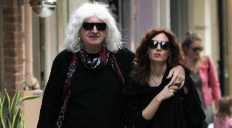 Νίκος Καρβέλας: Έγινε πατέρας για τρίτη φορά στα 70 του!