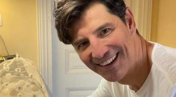 Σάκης Ρουβάς: Μπήκε στην κουζίνα και εντυπωσίασε με τις δημιουργίες του [εικόνα]