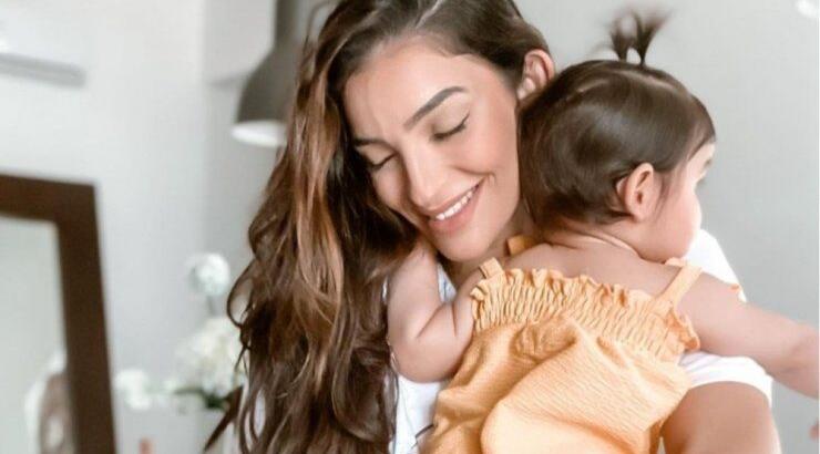 Άντρεα Νικολάου Παναγή: Αποκαλύπτει πως βιώνει τον κορωνοϊό μαζί με την κόρη της [εικόνες]