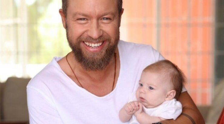 Γιάννης Βαρδής: Εξομολογήθηκε τα θέματα υγείας που πέρασε ο μικρός του γιος