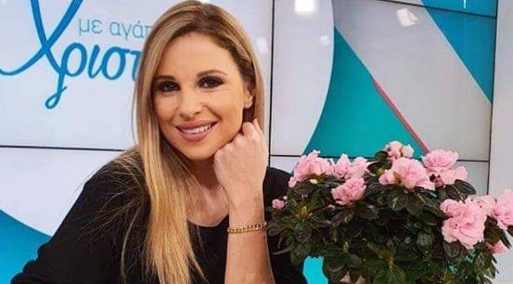 Η Χριστιάνα Αριστοτέλους θα σε πείσει να φορέσεις τις over-the-knee μπότες