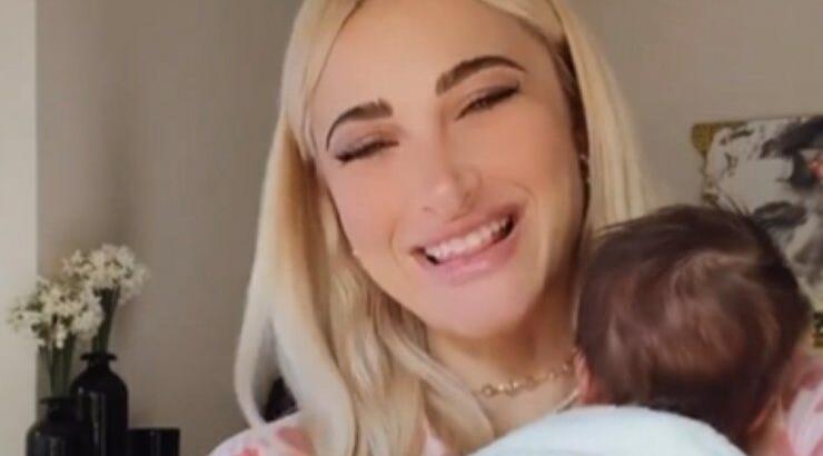 Ιωάννα Τούνη: "Είμαι μια μικρή αγελαδίτσα, που δουλεύω 24 ώρες το 24ωρο για παραγωγή γάλακτος" [εικόνες & βίντεο]