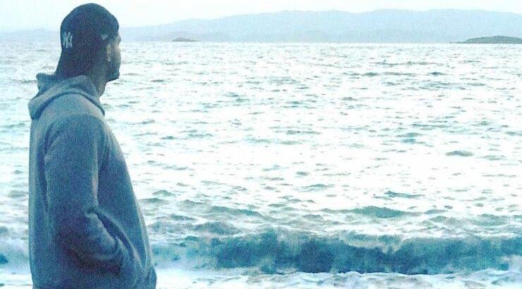 Φίδι δάγκωσε γνωστό Έλληνα τραγουδιστή και χρειάστηκε αεροδιακομιδή του από Μύκονο σε Αθήνα [εικόνες]