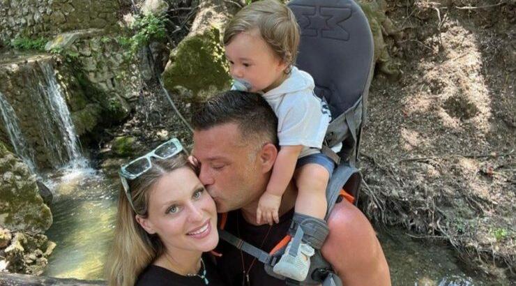 Κώστας Σόμμερ - Βαλεντίνη Παπαδάκη: Ξέγνοιαστες στιγμές στην πισίνα μαζί με τον γιο τους [εικόνες]