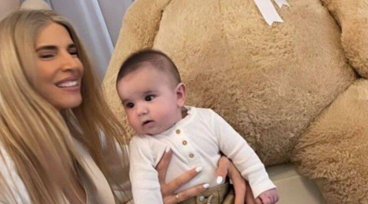 Έλενα Ανδρέου: Η απίθανη γκριμάτσα που πήρε ο γιος της κατά τη διάρκεια photoshooting [εικόνες]