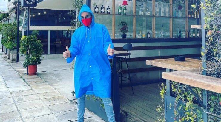 Έλληνας τραγουδιστής ανακοίνωσε πως όταν κλείσει τα 50 θα αποσυρθεί από το τραγούδι [βίντεο]