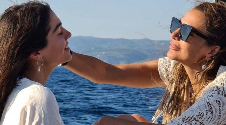 Ελληνίδα παρουσιάστρια φωτογραφίζει τη 17χρονη κόρη της Δέσποινας Βανδή και είναι μία κούκλα! 