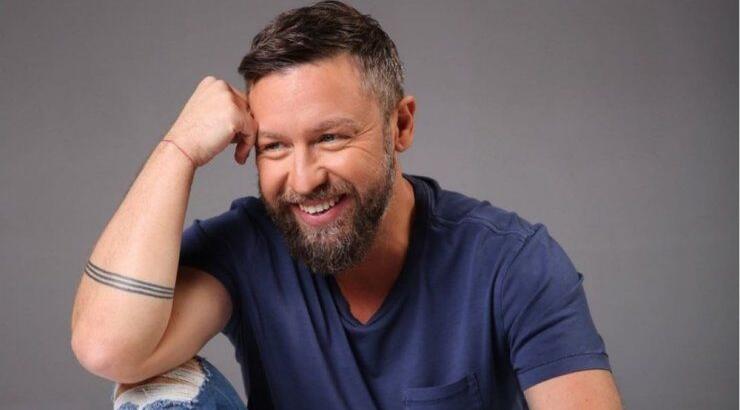 Γιάννης Βαρδής: Γιόρτασε τα γενέθλια του στην αγκαλιά των παιδιών του [εικόνα]