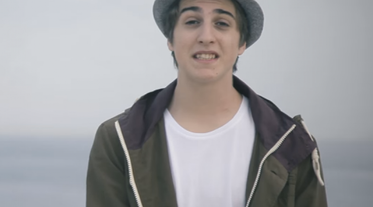 Ο γιος κορυφαίου Έλληνα τραγουδιστή ακολουθεί τα βήματά του!