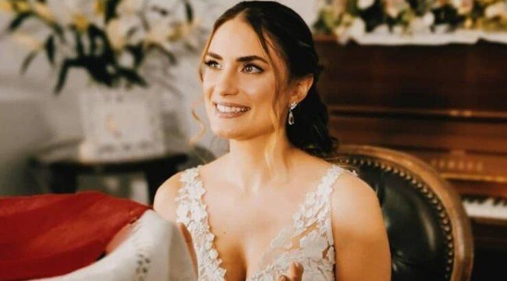 Βαρβάρα Χριστοφή: Ανέβηκε τα σκαλιά της εκκλησίας με τον αγαπημένο της! 