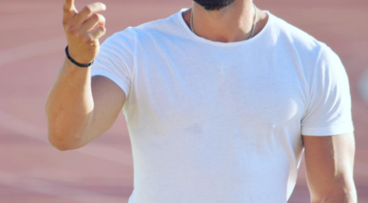 Ο Κωνσταντίνος Βασάλος φωτογραφήθηκε εντελώς γυμνός και "έριξε" το διαδίκτυο!