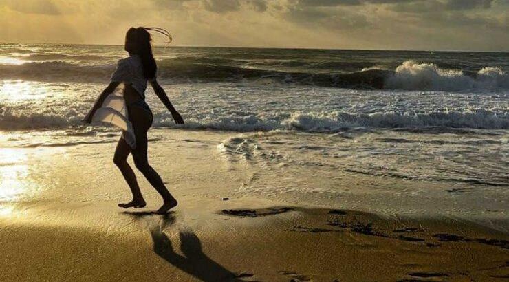 Γνωστή Κύπρια δηλώνει πως θέλει να κάνει διαλογισμό για να αντιμετωπίσει τον πόνο της... αποτρίχωσης! [βίντεο]