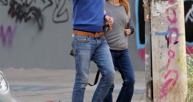 Αυτός είναι ο ορισμός του "μη στημένου paparazzi"! Το ζευγάρι της ελληνικής showbiz που δεν φωτογραφίζεται ποτέ