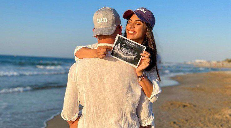 Βάσω Πέτρου: Πόζαρε με μπικίνι και μας έδειξε πρώτη φορά τη φουσκωμένη της κοιλίτσα! [εικόνα]