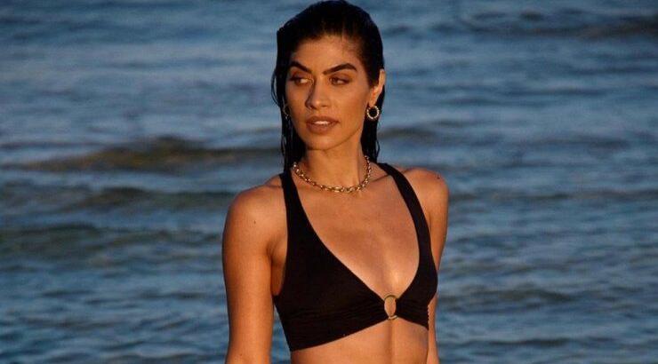 Βάσω Πέτρου: Ποζάρει topless στη θάλασσα! [εικόνες]