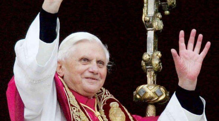 Αποκάλυψη - σοκ: Ο Πάπας είναι γκέι & ερωτευμένος με αρχιεπίσκοπο του Βατικανού