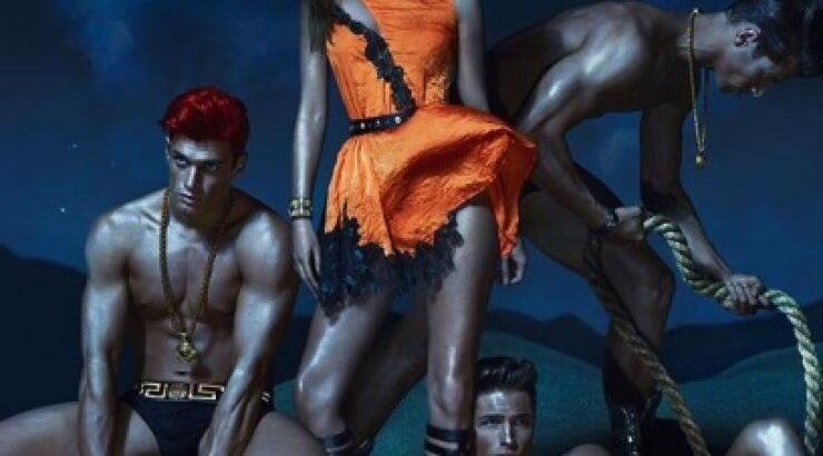 Ποιος Έλληνας μοντέλο ποζάρει δίπλα στην Kate Moss για την καμπάνια του οίκου Versace;