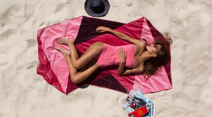 Τριγωνική πετσέτα παραλίας