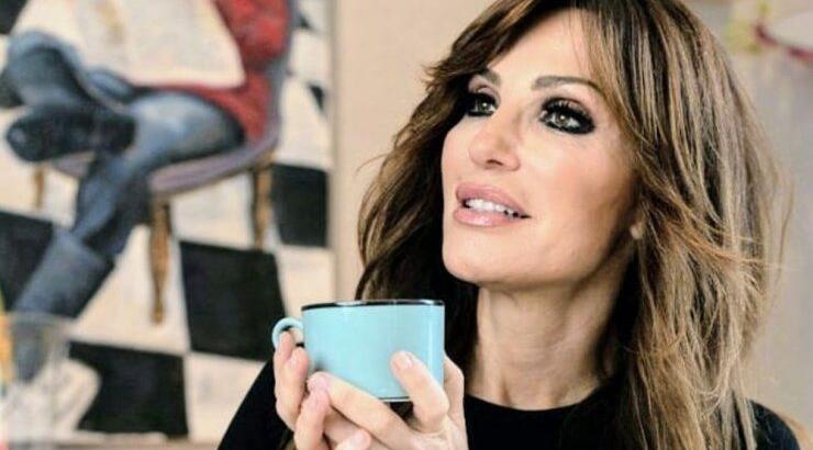 Βίκυ Χατζηβασιλείου: "Αποφάσισα να κάνω καριέρα στα πόδια μου και όχι στα παιδιά μου" [βίντεο]