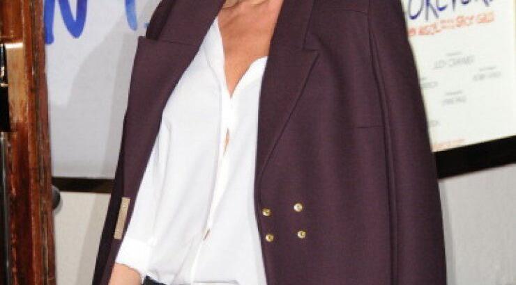 Victoria Beckham: Κυκλοφορούσε με τσάντα "μαϊμού" γνωστού οίκου!