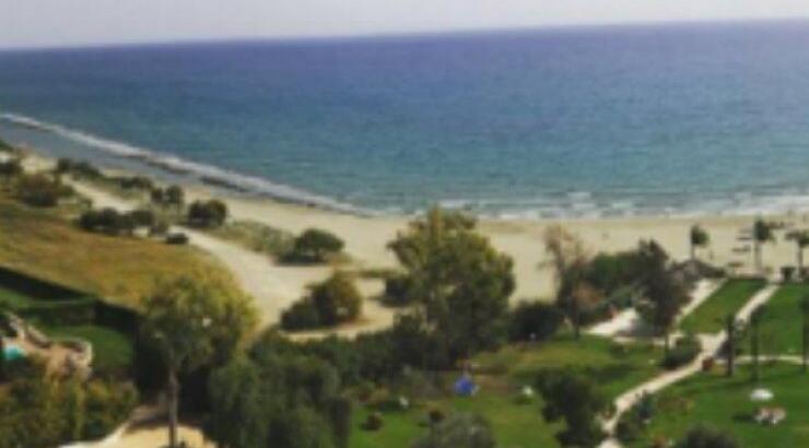 Ποια επώνυμη Ελληνίδα βρίσκεται στην Κύπρο και απολαμβάνει αυτή τη θέα;