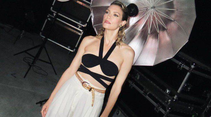 Βίκυ Καγιά: Εντοπίσαμε το stylish top της στην κυπριακή αγορά! 