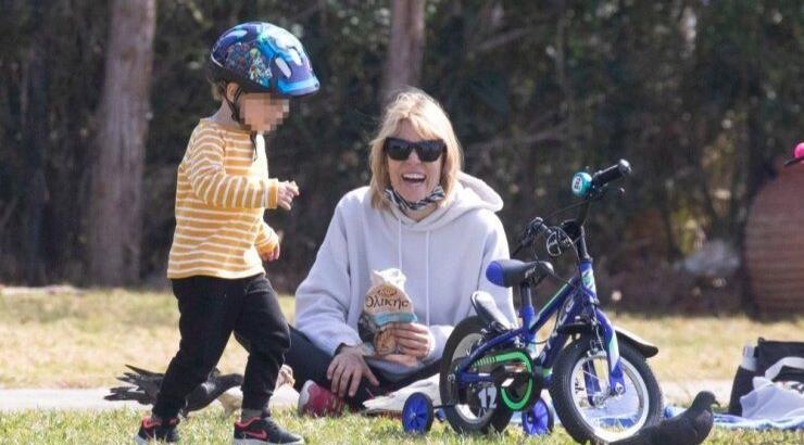 Βίκυ Καγιά: Που την πέτυχαν οι paparazzi μαζι με τον γιο της σε μια γλυκιά τους έξοδο; [εικόνες]