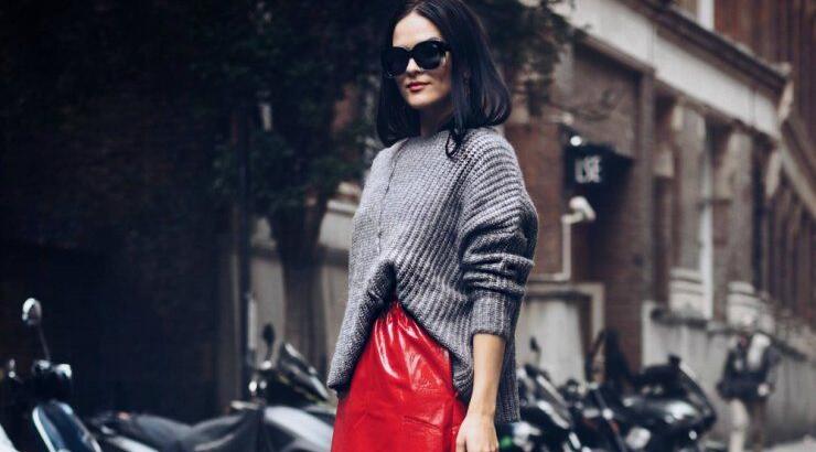 Πώς να φορέσεις τη vinyl φούστα στις casual εμφανίσεις σου