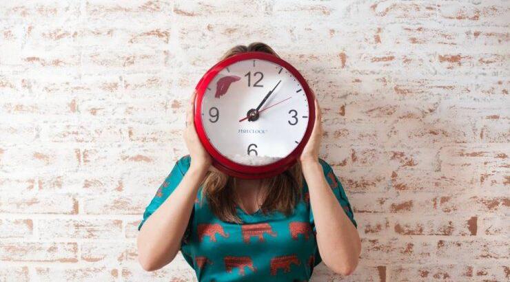 Τι να κάνετε όταν νιώθετε ότι το βιολογικό σας ρολόι έχει χτυπήσει αλλά η πανδημία ανέβαλε τα όνειρά σας; 