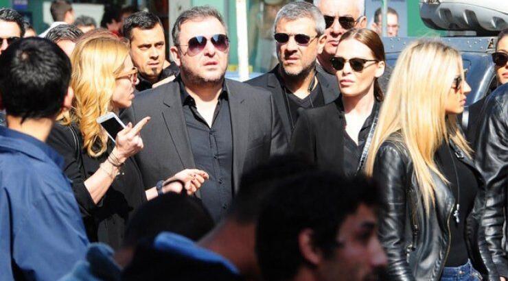 Συντετριμμένος ο Αντώνης Ρέμος στο τελευταίο αντίο για τον φίλο του Παντελή!