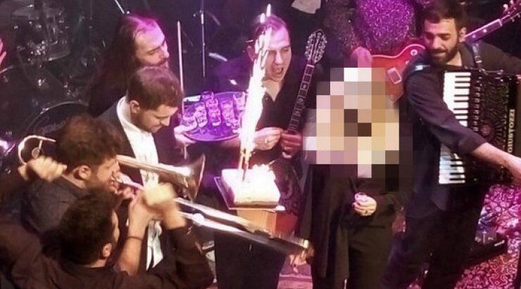 Τα απίθανα γενέθλια πασίγνωστης Κύπριας on stage! 