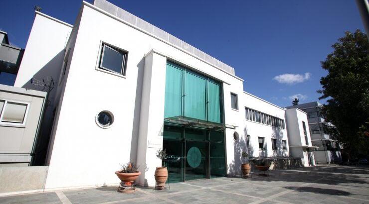 Τα "ανθρωπακια" της Ειρήνης και το "τσουλι" του Κυπριανού 