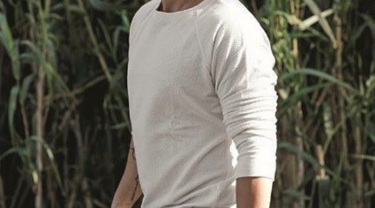 Ηλίας Βρεττός: Ποζάρει γυμνός και αναστατώνει το instagram!