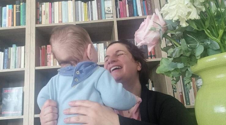 Μαρίνα Βρόντη: Ο γιος της μπήκε στο κουτί με τα παιχνίδια του [εικόνα]